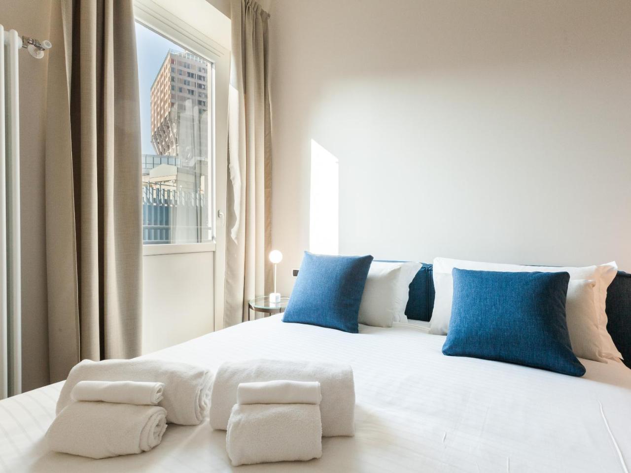 Easyhomes-Duomo Suites & Apartments Милано Екстериор снимка