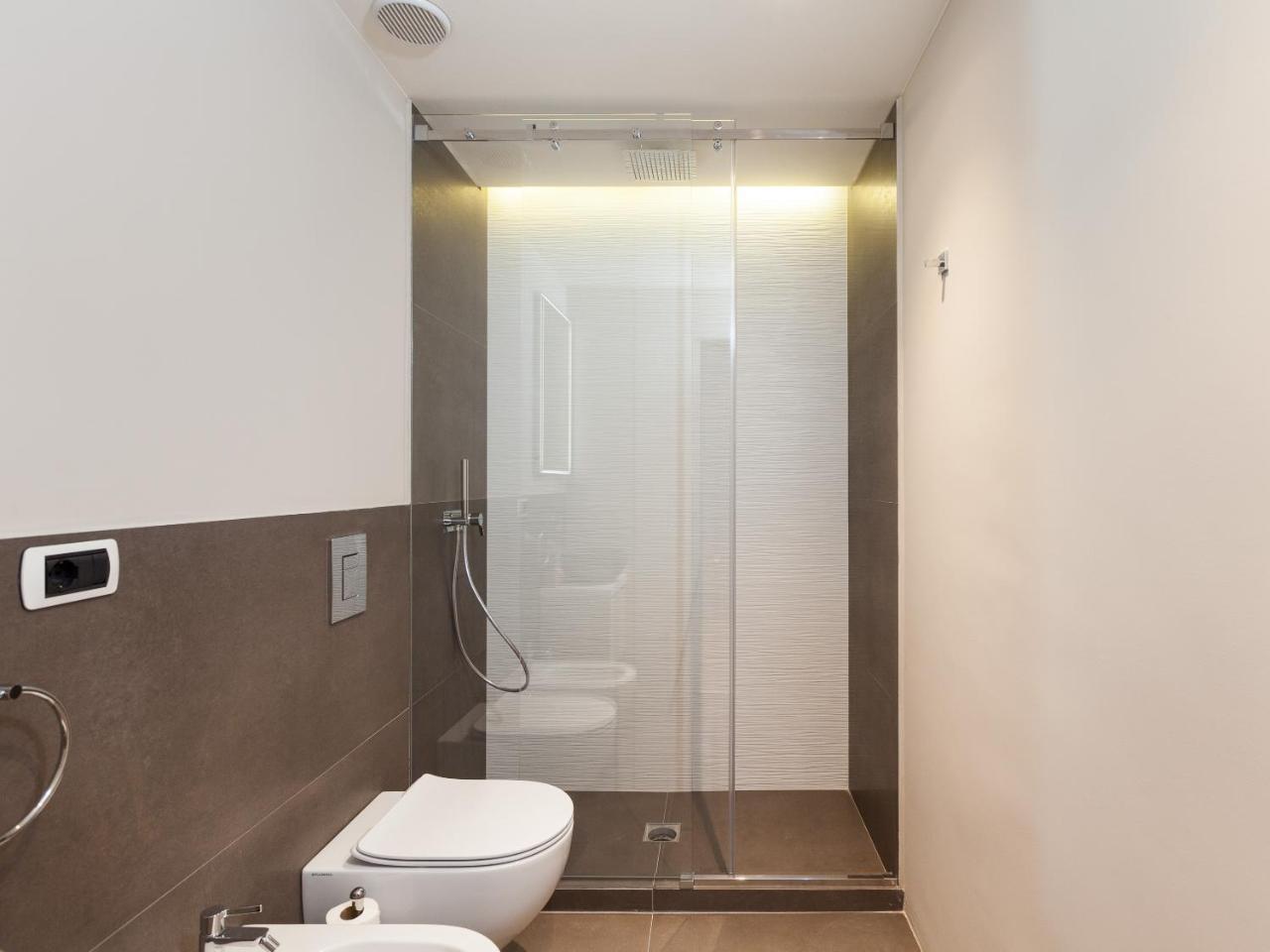 Easyhomes-Duomo Suites & Apartments Милано Екстериор снимка