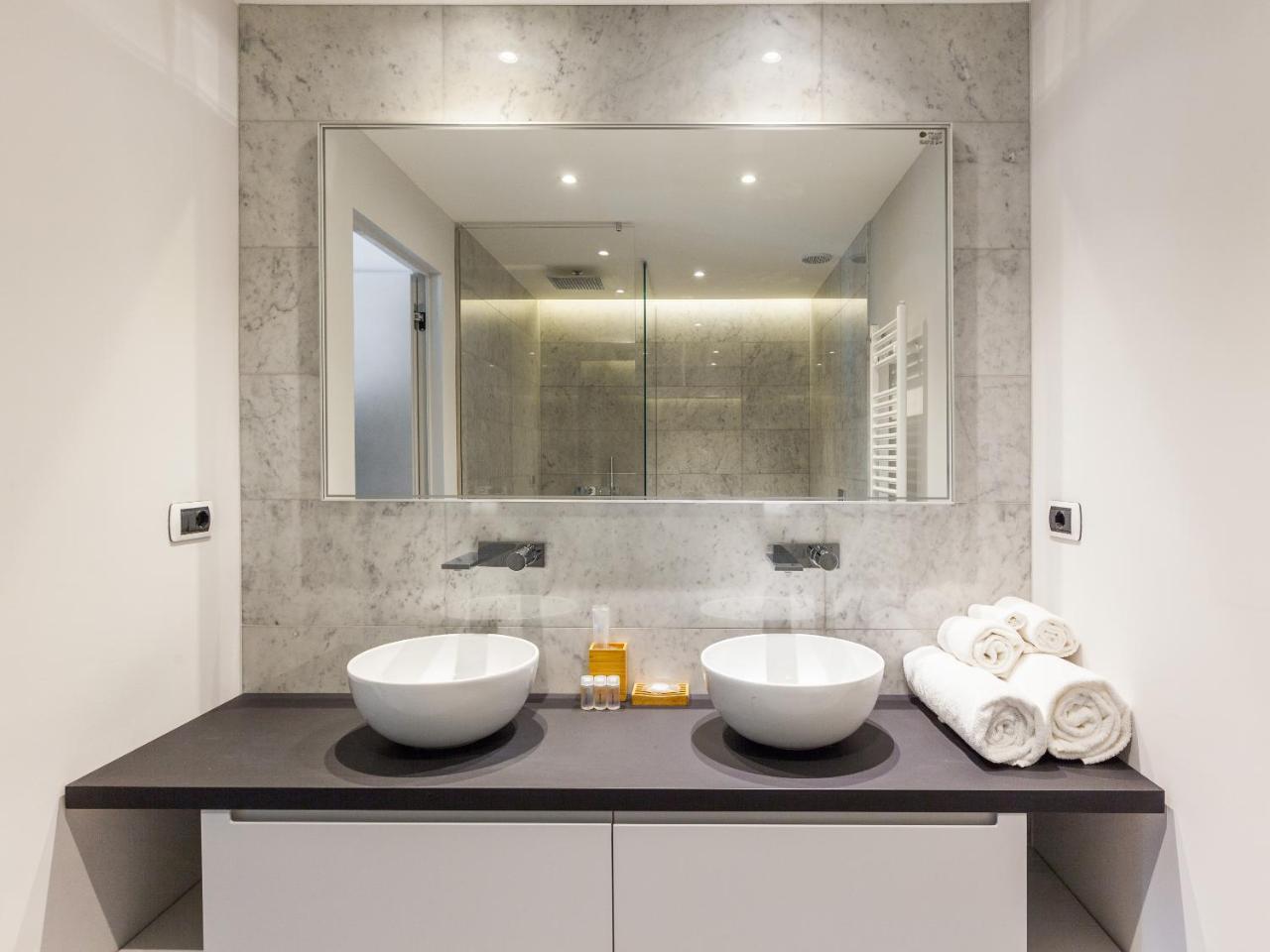 Easyhomes-Duomo Suites & Apartments Милано Екстериор снимка