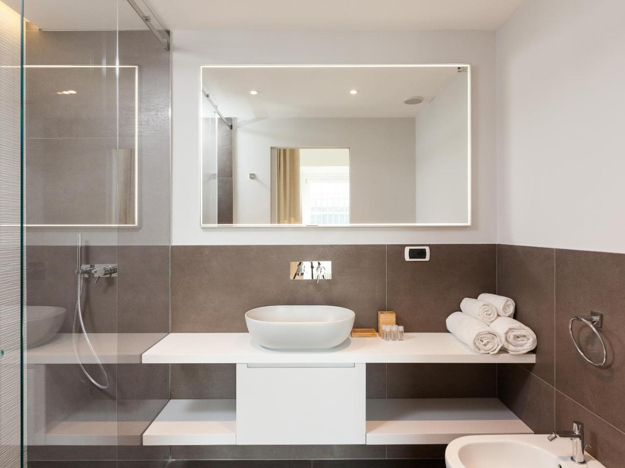 Easyhomes-Duomo Suites & Apartments Милано Екстериор снимка