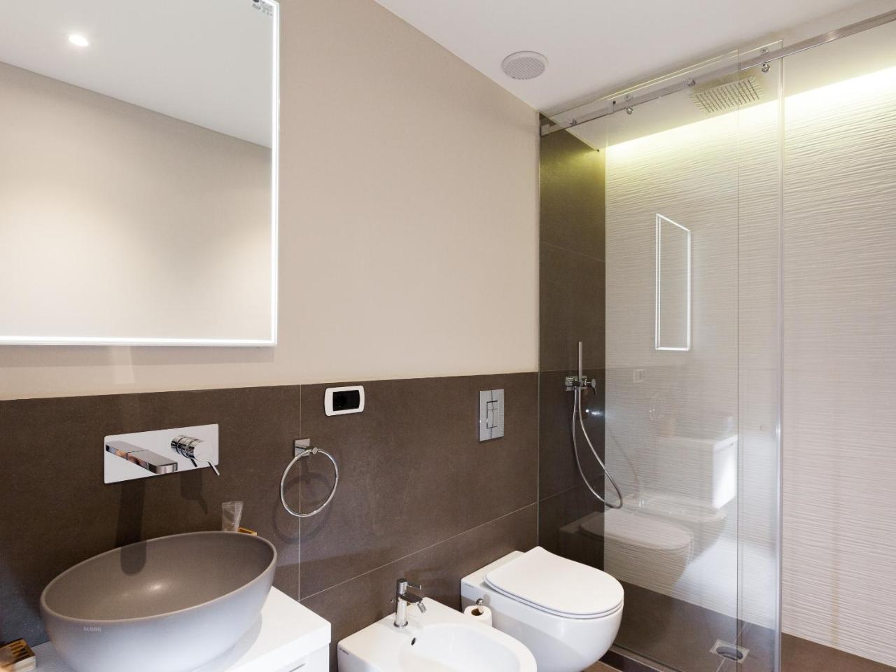 Easyhomes-Duomo Suites & Apartments Милано Екстериор снимка